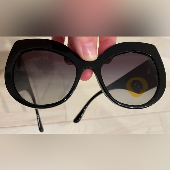 Original DOLCE & GABBANA EYEWEAR
Cat-Eye Oversized Sunglasses - Picture 3 of 3